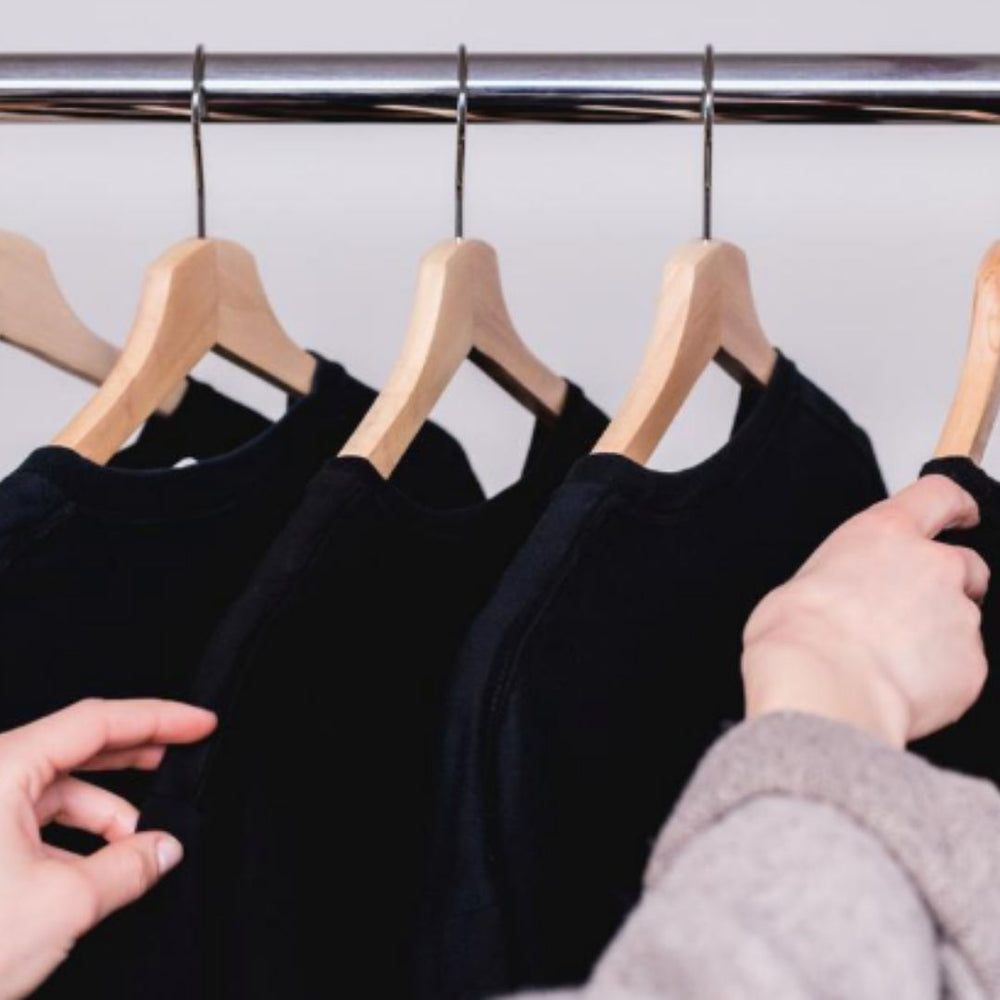 5 Accessories That Complement Your Minimalist Capsule Wardrobe