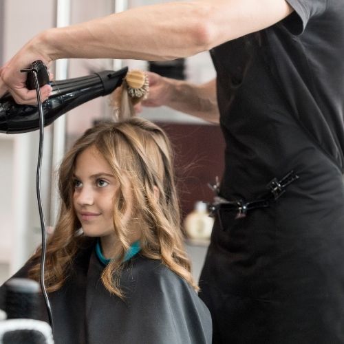 What Are The Advantages of Going to a Blow Dry Bar Over a Hair Salon?