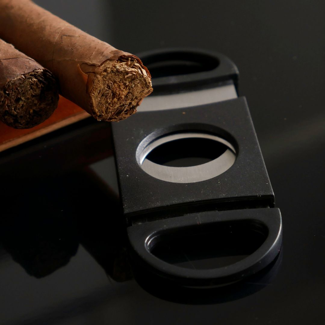 How to Choose the Right Cigar Cutter for Your Collection