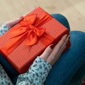 7 Top Anniversary Gifts For Women