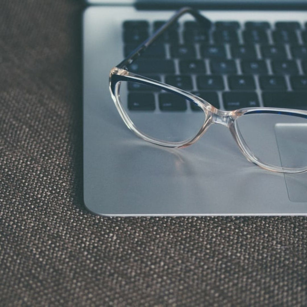 How to Choose Chic Bifocal Eyeglasses: A Complete Guide