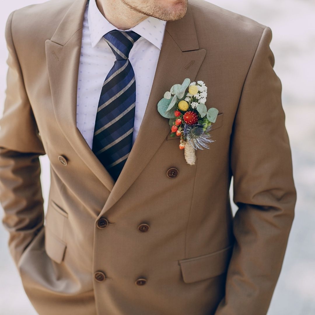 How to Choose Men’s Outfit and Accessories for the Wedding?