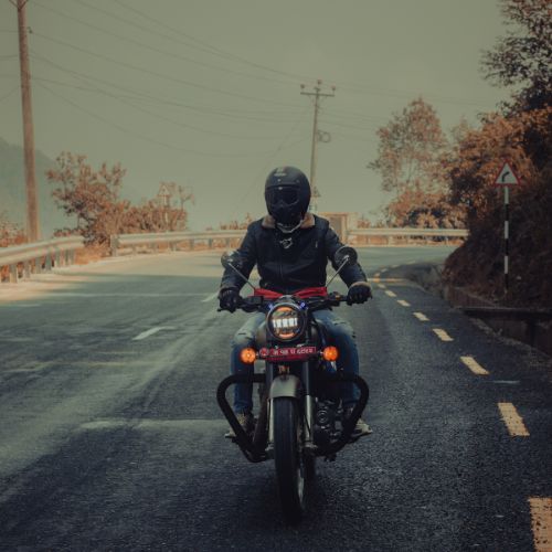How to Look Stylish When Riding a Motorcycle?