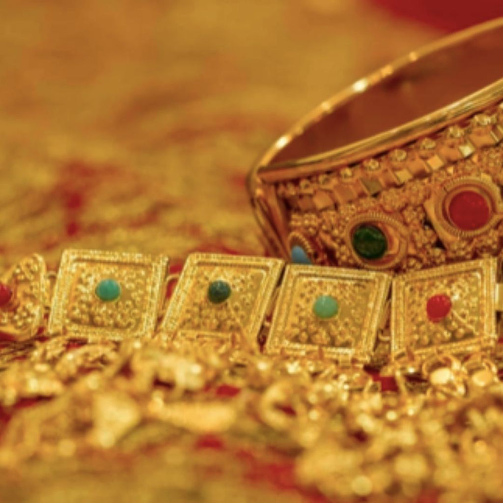 Simple Ways to Keep Your Gold From Looking Old