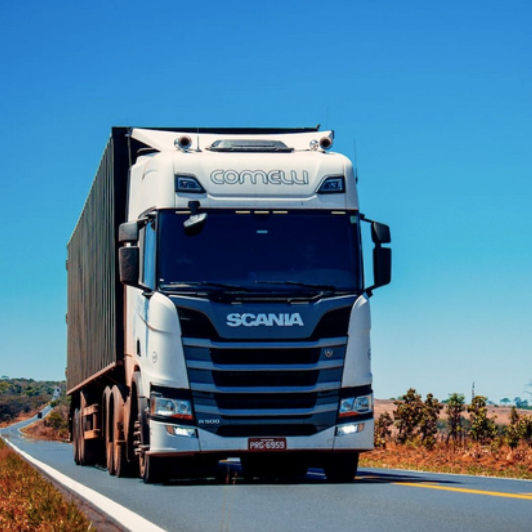 What Every Driver Should Know About Blind Spots on Trucks