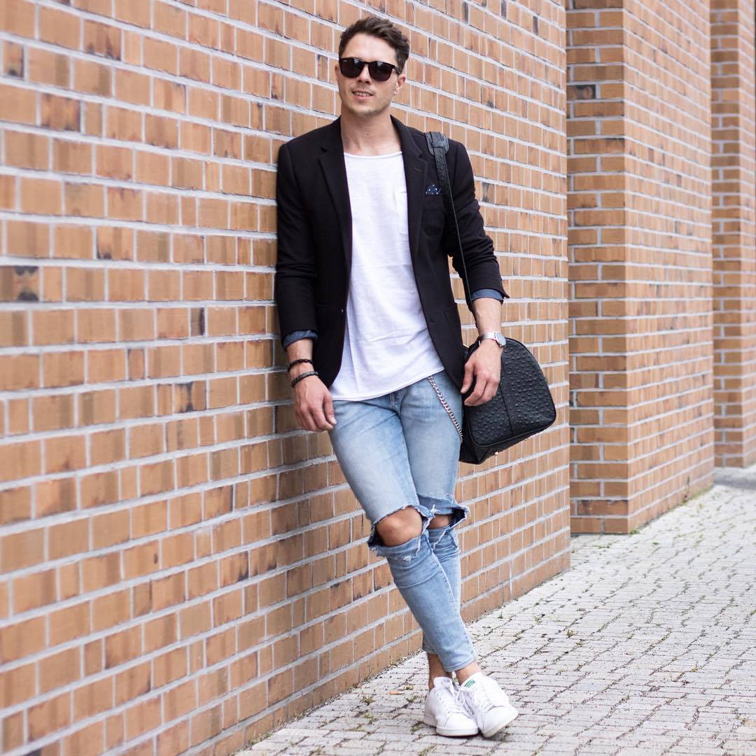 How To Dress Up Your Ripped Jeans