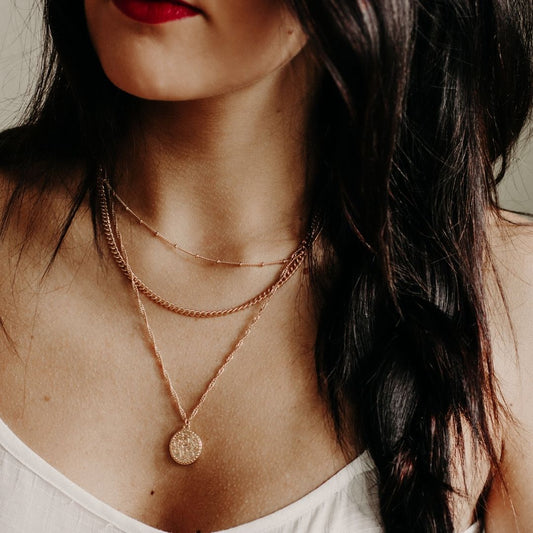 What Tips To Follow To Find The Perfect Necklace For Your Evening Looks